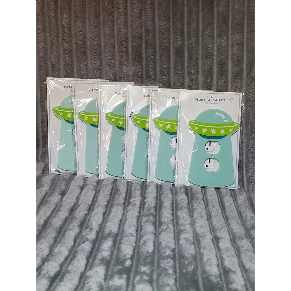 New Lot Of 8 UFO SPACE SHIP Alien Theme Duplex Outlet Cover Wall Plate Target